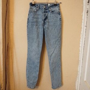 H&M women's ultra high waisted mom light blue jeans size US 2